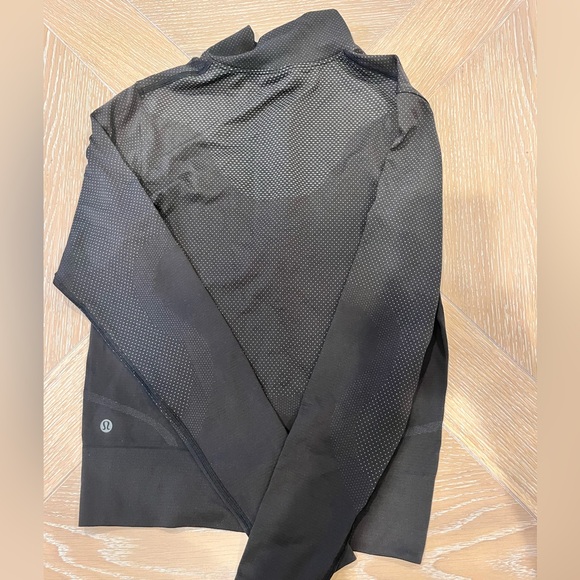 Black Lululemon Jacket - like new! Size 0 - Picture 2 of 2
